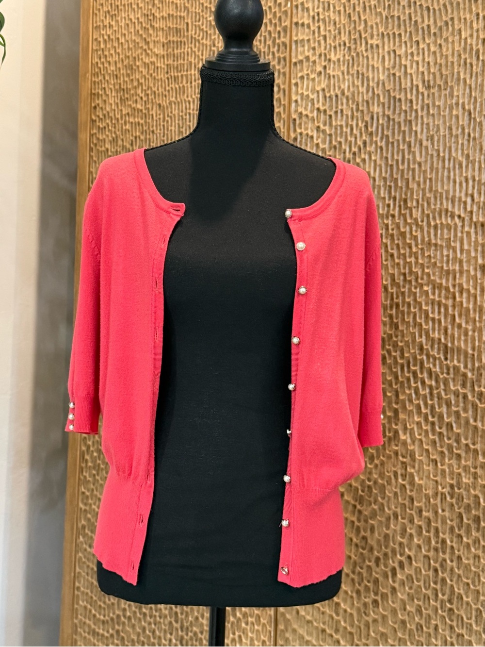 Evie Women's Coral Pearl-Button Cardigan Sweater Medium